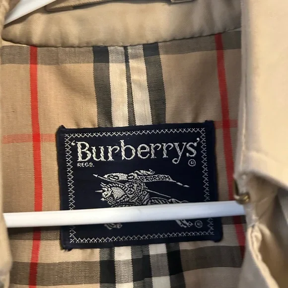 Classic Burberry trench coat, size 2 Long - Picture 3 of 8